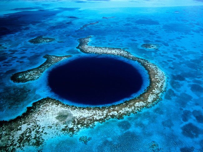 The_Great_Blue_Hole_in_Belize